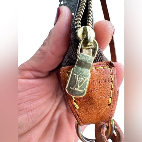 LOUIS VUITTON MONOGRAM POCHETTE ACCESSOIRES HANDBAG - Picture 8 of 15